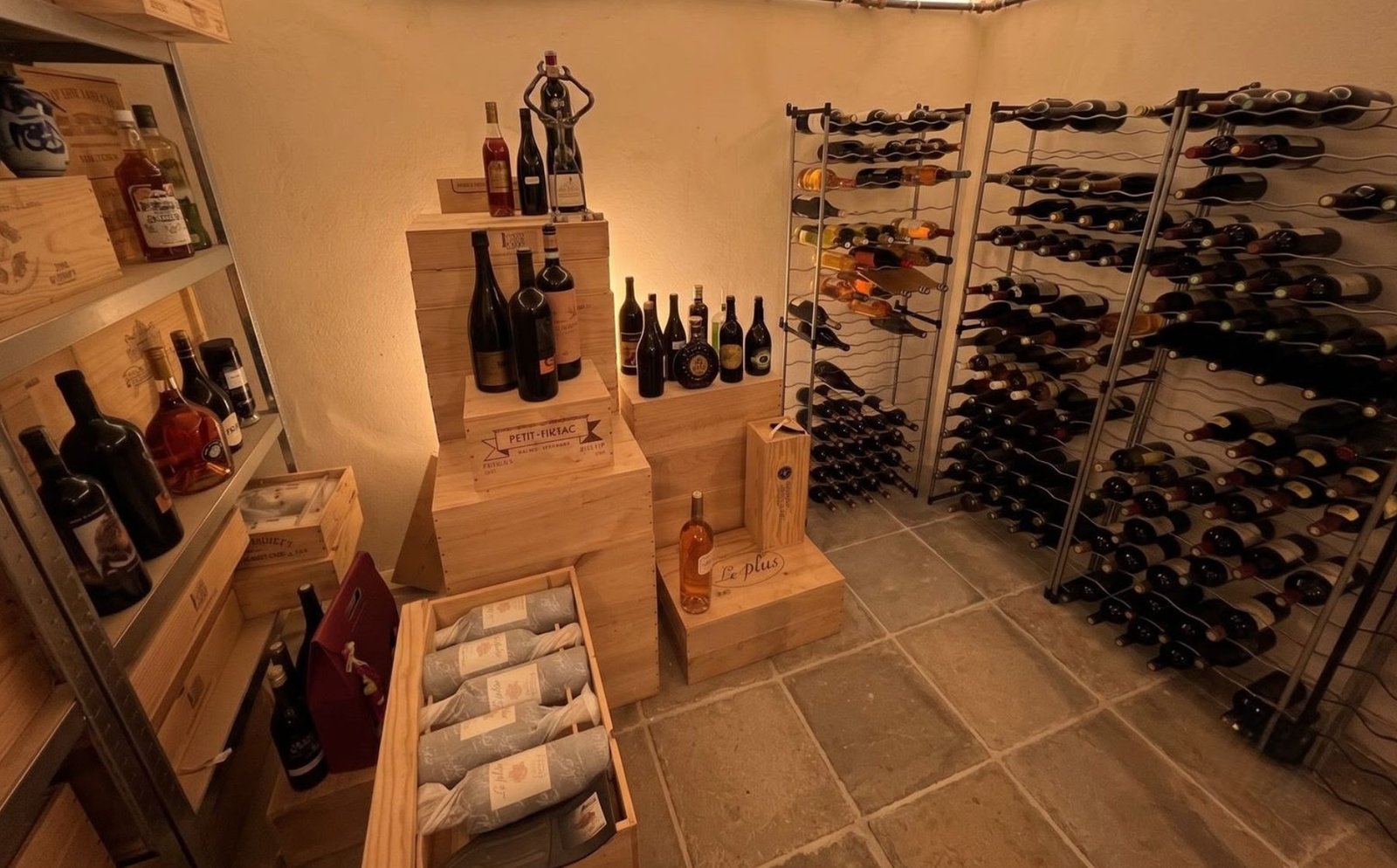 Cave à vin aménagée — villa contemporaine Pays de Forcalquier