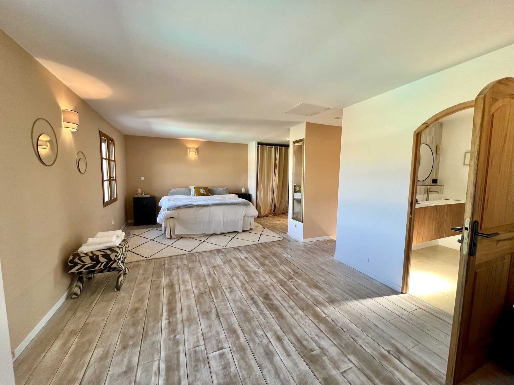 Suite parentale avec dressing — villa Pays de Forcalquier